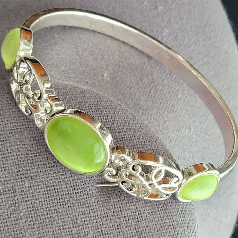 Cats Eye Green Bangle Bracelet Unhinged Silver Tone NWOT Small Hand 7.5